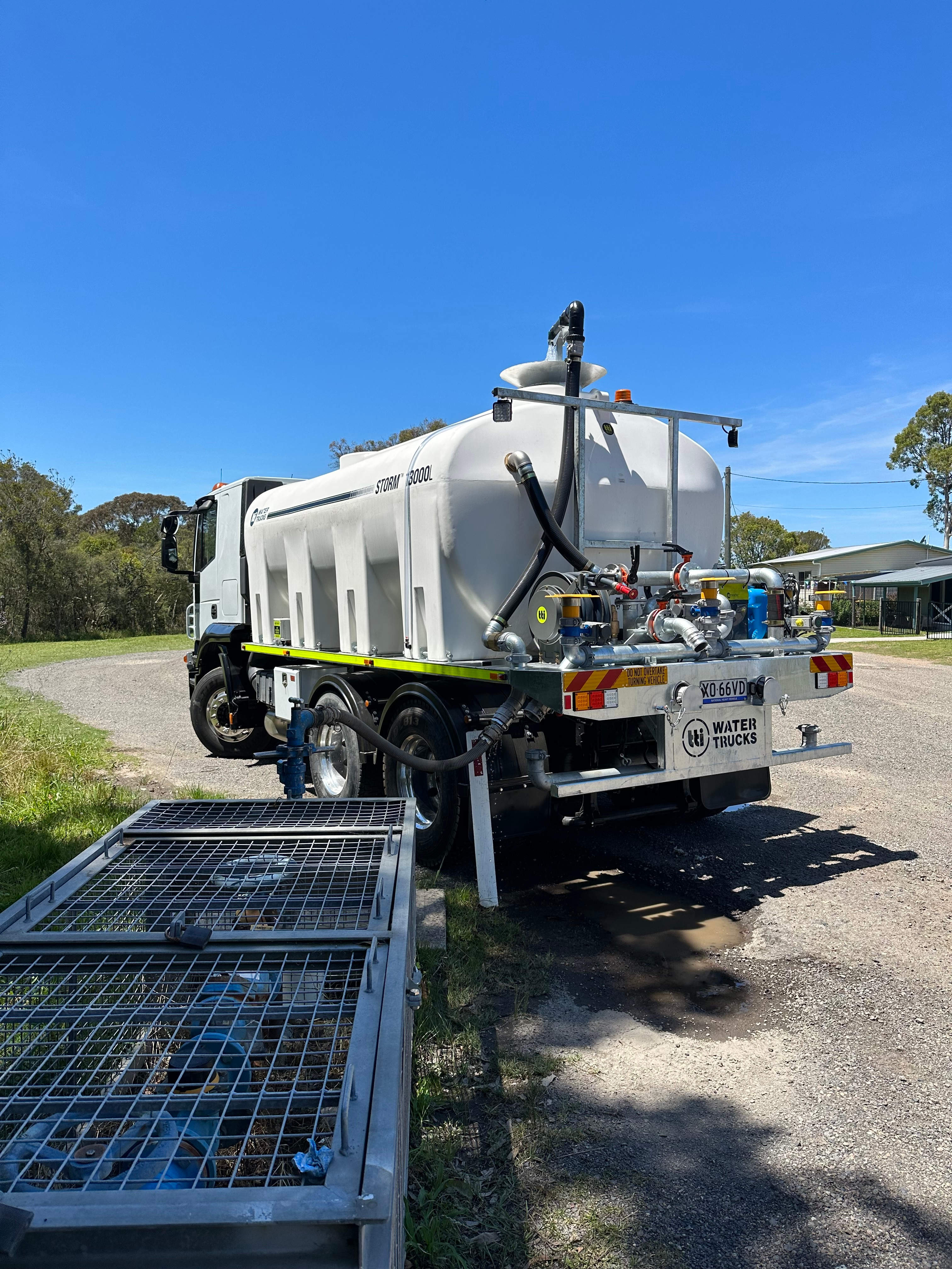 Hen-X-Group water truck 3